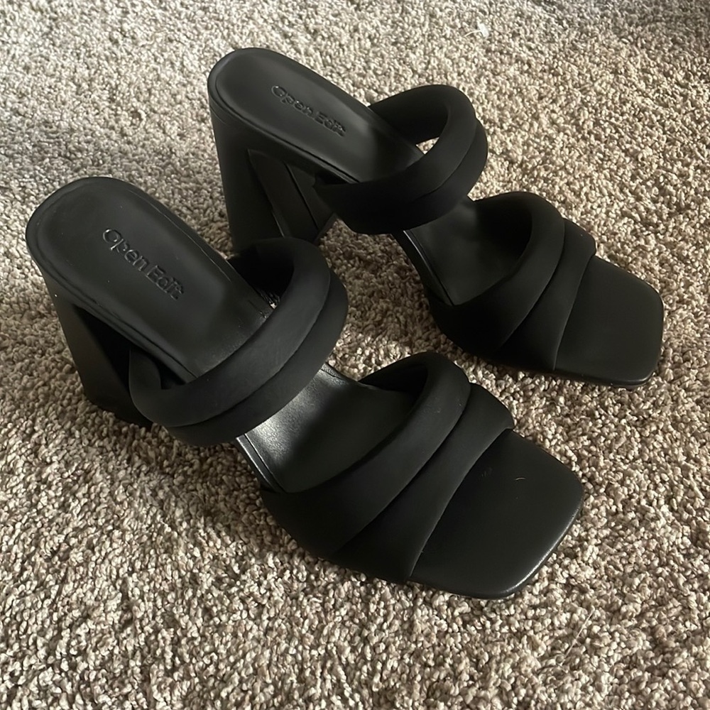 NWT Open Edit open toe chunky black heels